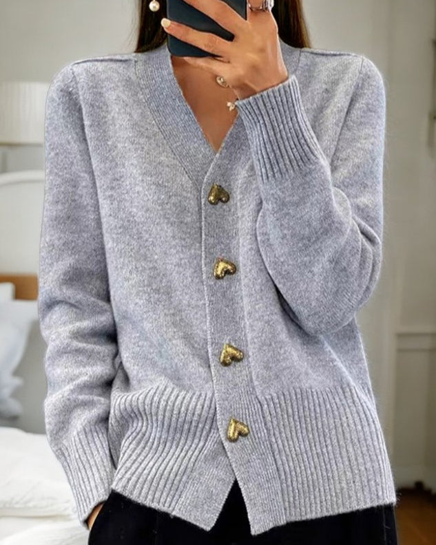 ADELE – ELEGANTER HERZKNOPF-CARDIGAN
