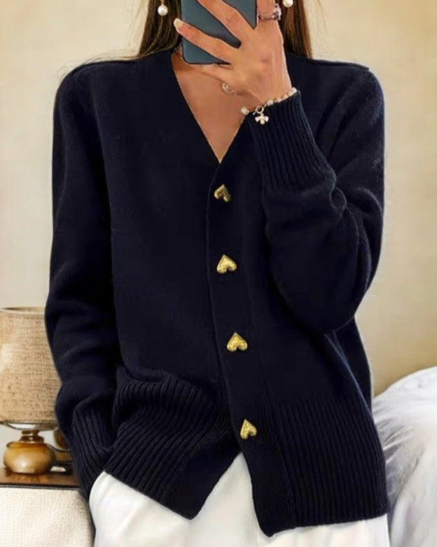 ADELE – ELEGANTER HERZKNOPF-CARDIGAN